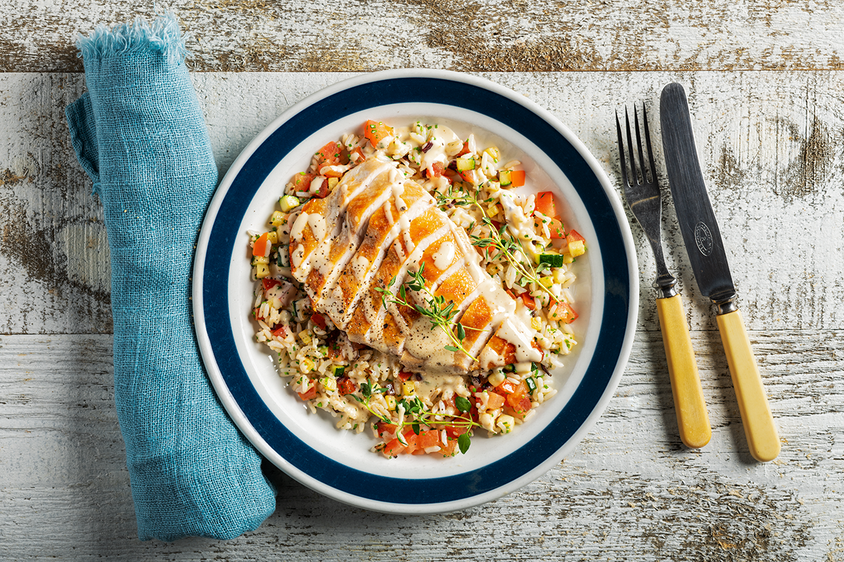 Kanaa ja kermaista pippurikastiketta