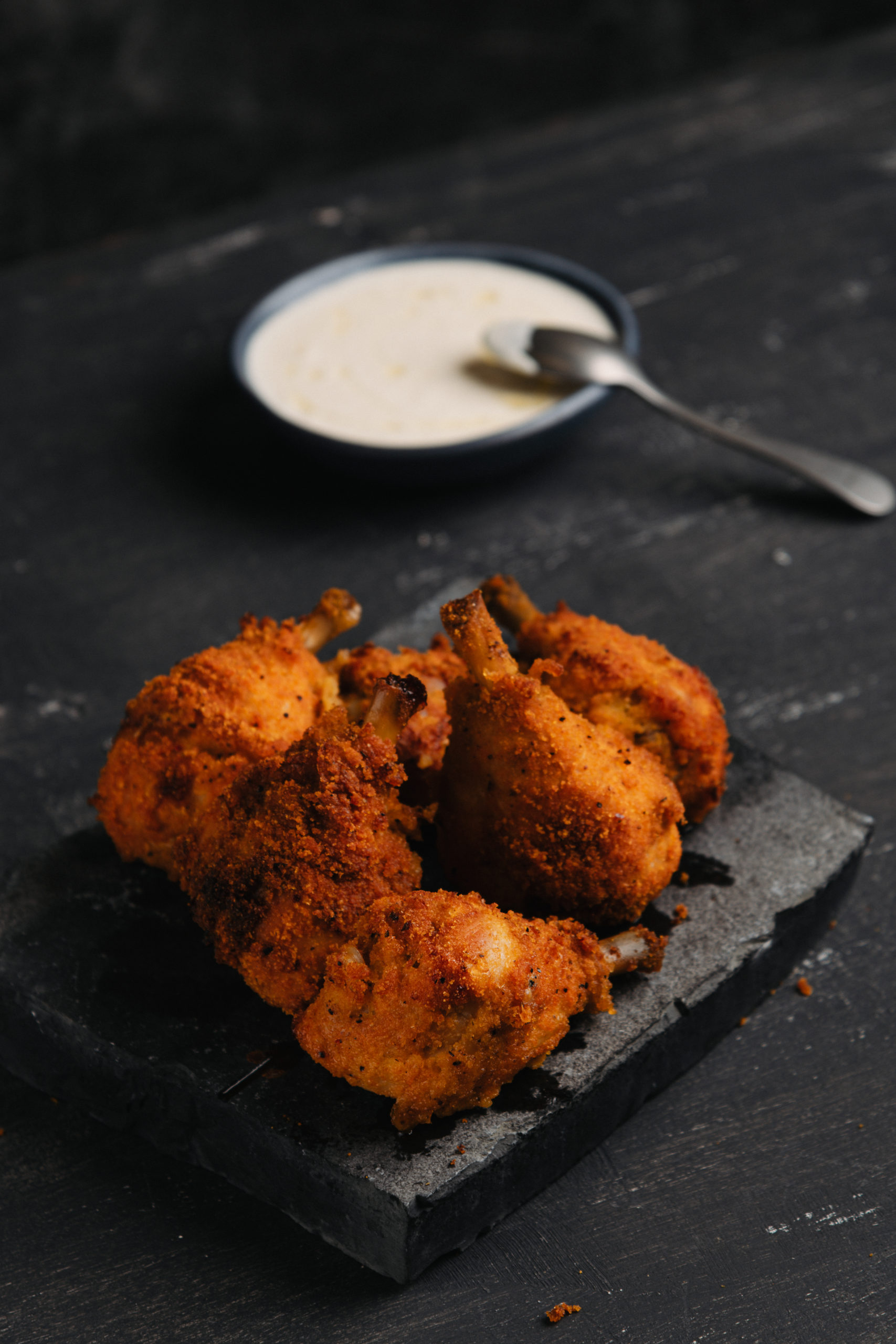 Crispy_kanatikkarit_ja_piparjuuridippi_4