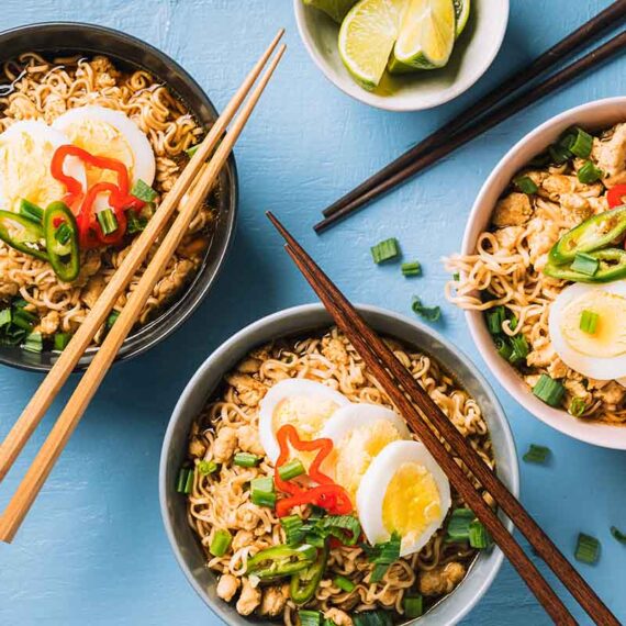 Tuunatut pikanuudelit kanalla